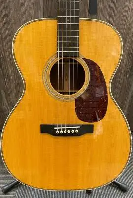 Martin Guitars - 000-28 v18 Acoustic Guitar w/ Case